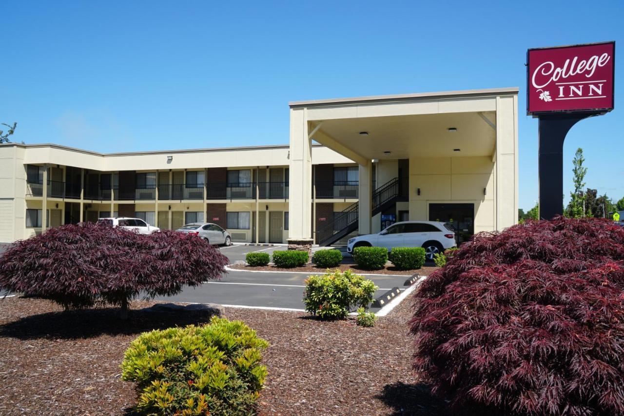 Monmouth College Inn المظهر الخارجي الصورة
