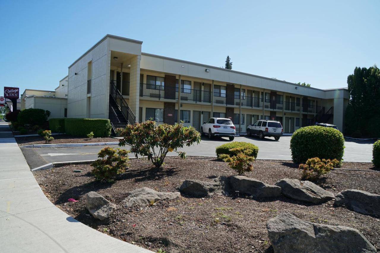 Monmouth College Inn المظهر الخارجي الصورة